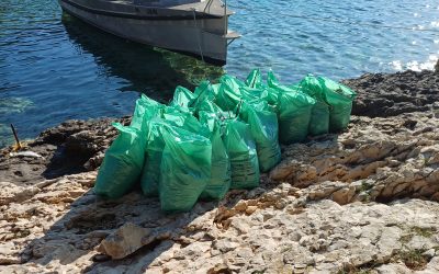 Komunalno Hvar provelo čišćenje obale i plaža